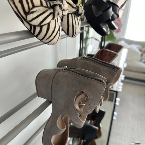 Shoes - Picture 2 of 3